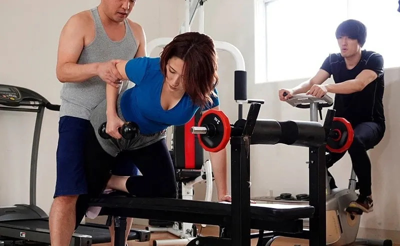 Chồng yêu phát hiện vợ vụng trộm với huấn luyện viên thể hình