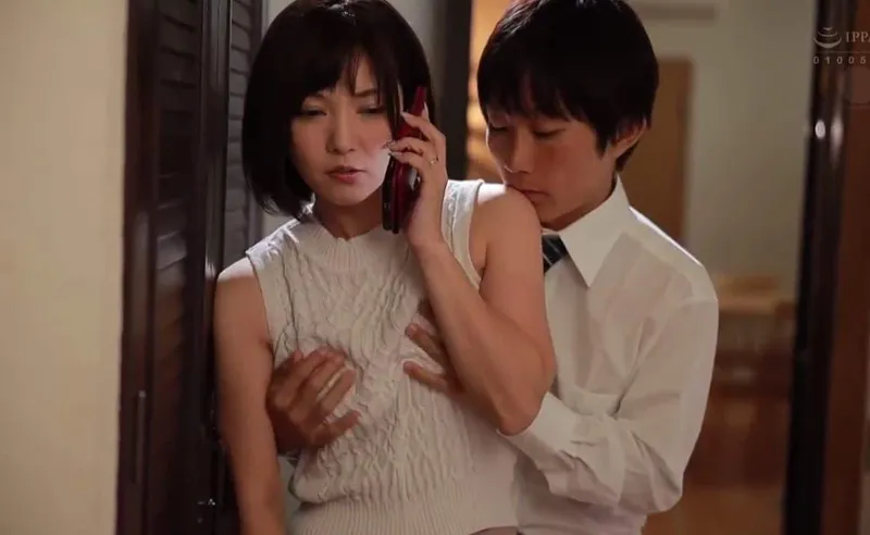 Anh xã đi đánh golf, vợ ở nhà dẫn trai trẻ về nắc cho sướng