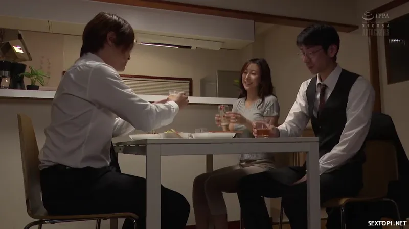 đến nhà sếp ở nhờ, hiếp dâm luôn bà xã sếp