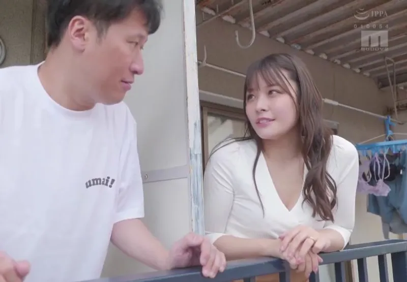 Anh trai trúng độc đắc và người phụ nữ hàng xóm bị anh xã bỏ bê đang gửi tín hiệu cầu “chịch”