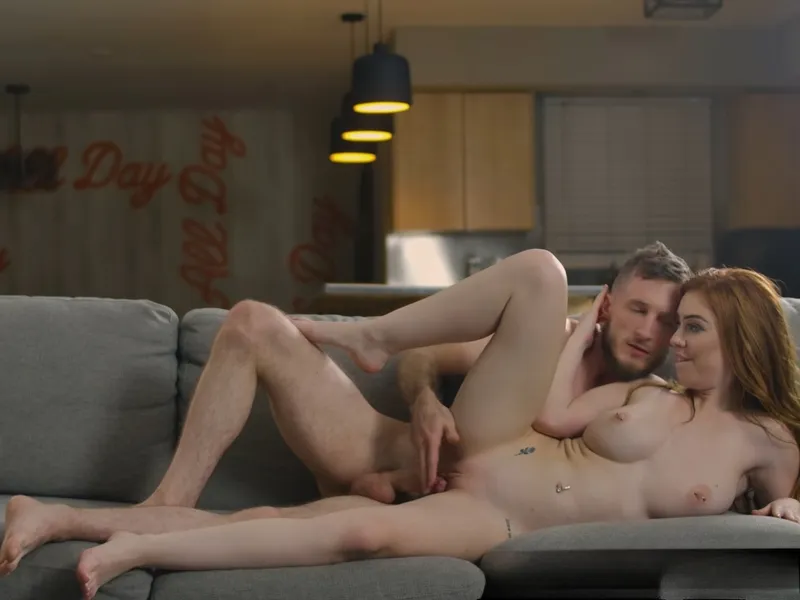 đang tăng ca mà tình nhân cứ dùng bím dụ tôi doggy cùng em